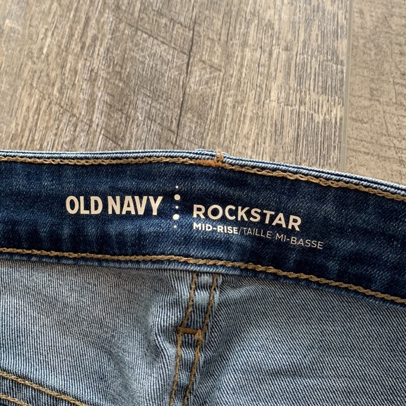 Old Navy Rockstar Mid-Rise Jeans - Picture 4 of 7